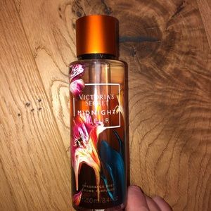 Victoria’s Secret Midnight Fleur Body Mist